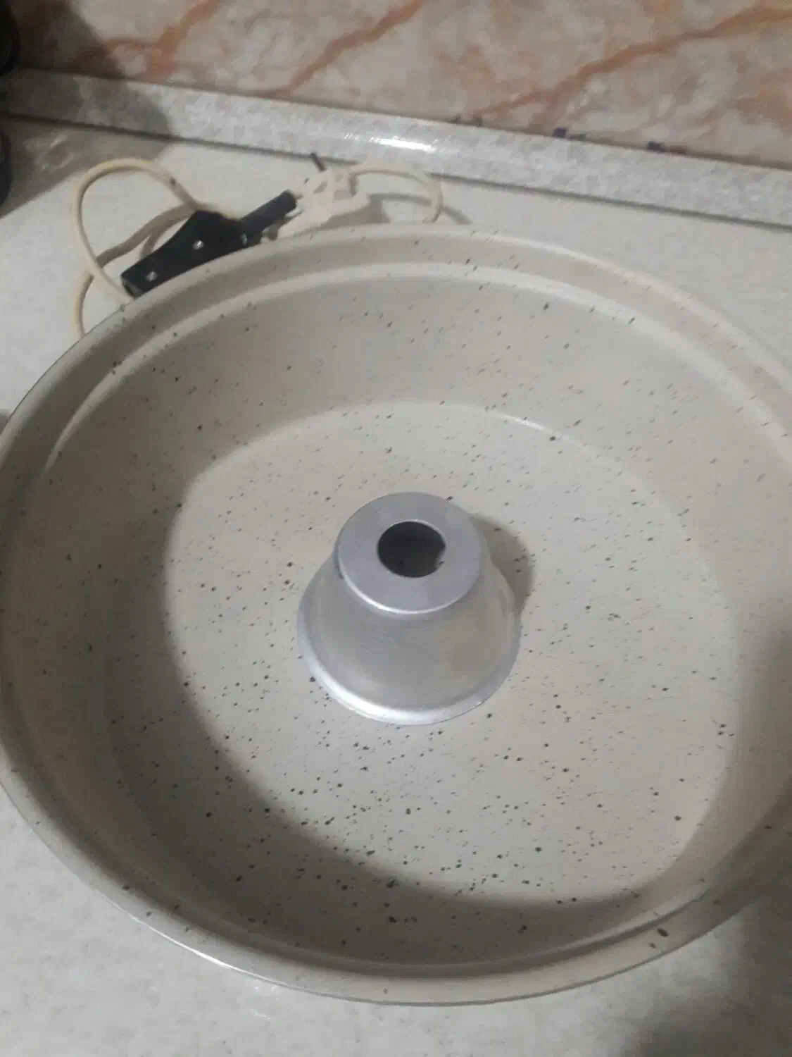 کیک پز نونو|ظروف پخت‌وپز|قم, باغ کرباسی|دیوار