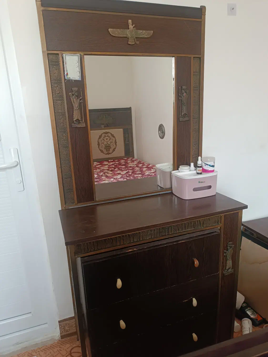 تخت و درآور|تخت و سرویس خواب|جم, |دیوار