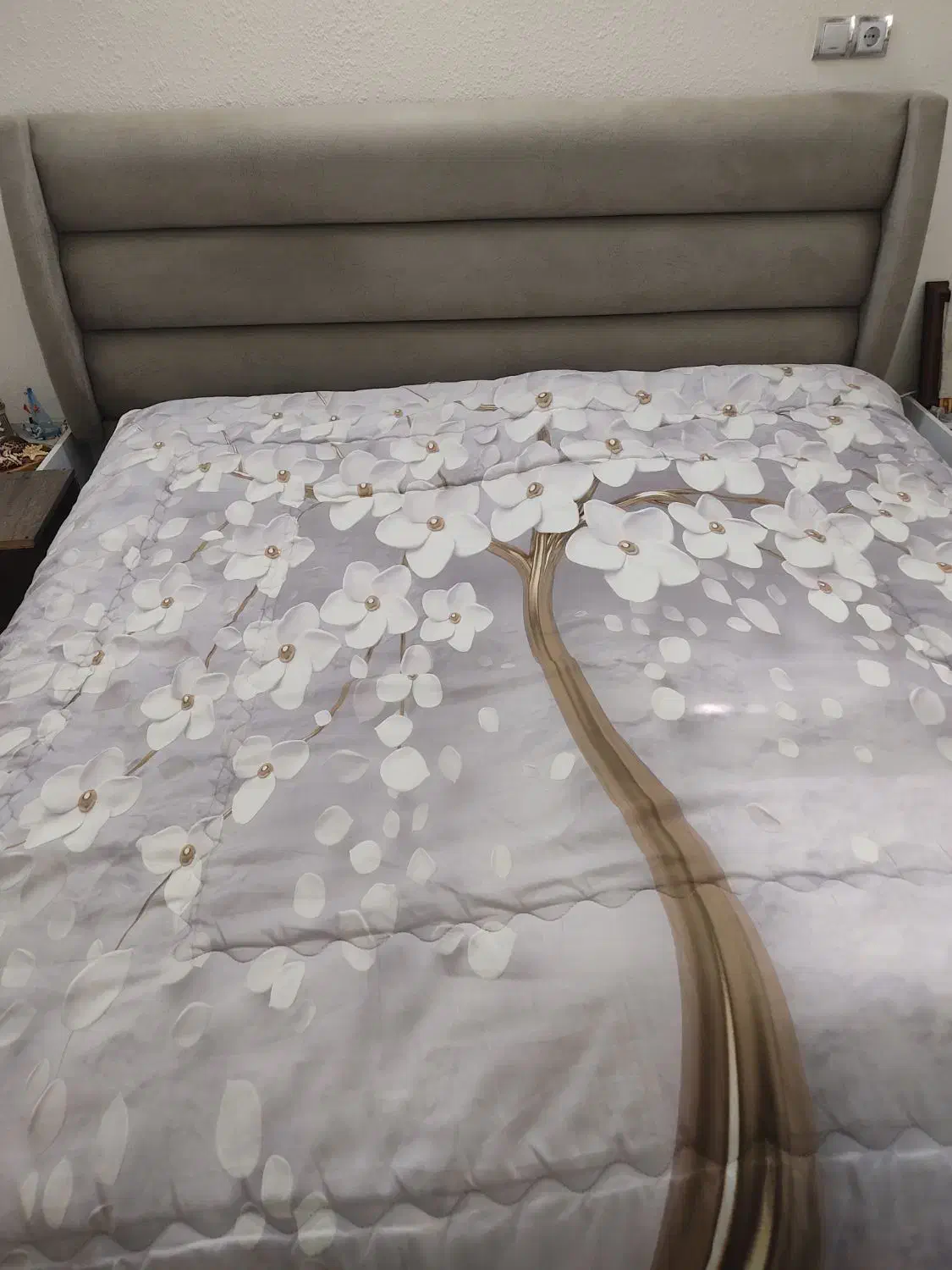 تختخواب  و تشک  رویال دونفره  ۱۸۰سانت سفارشی ،|تخت و سرویس خواب|بوشهر, |دیوار