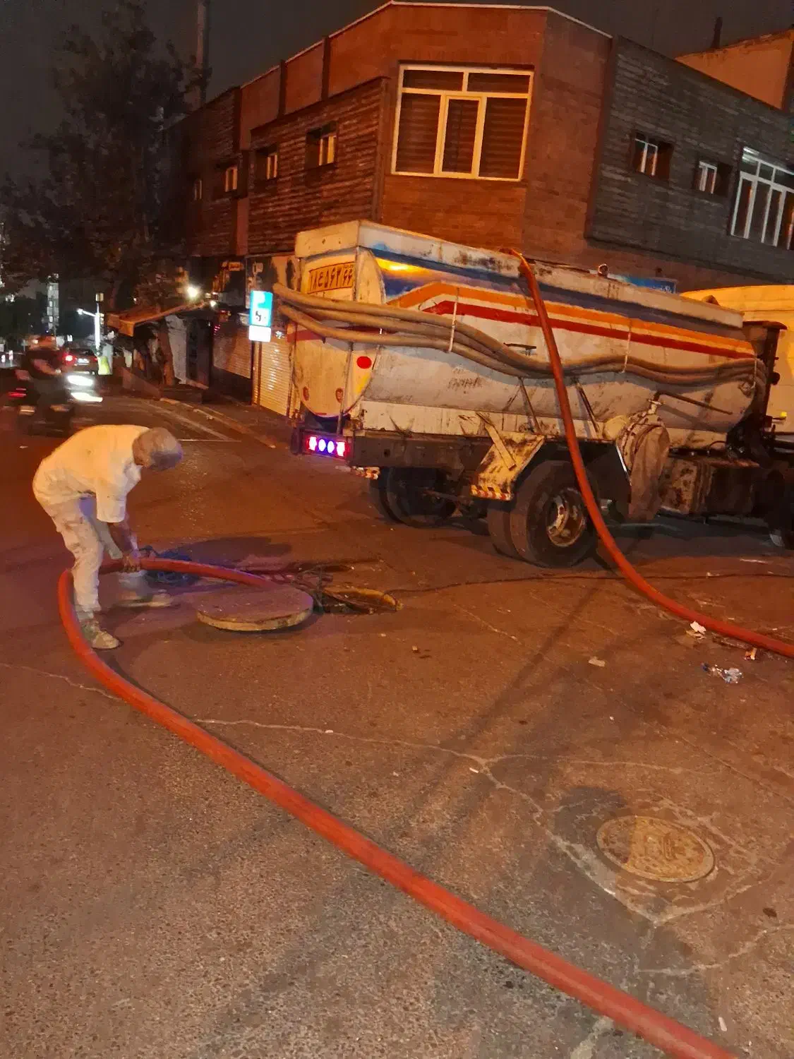 لوله باز کنی و تاسیسات لوله کشی فاضلاب شهری|خدمات پیشه و مهارت|تهران, خواجه نظام الملک|دیوار