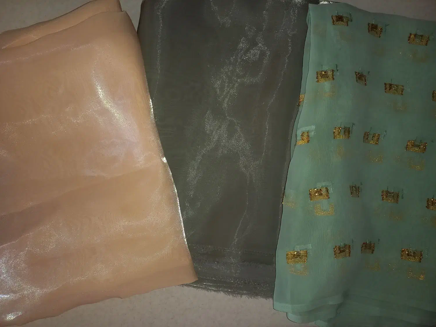 ۲ قواره پارچه اطلسی|لباس|سنندج, |دیوار