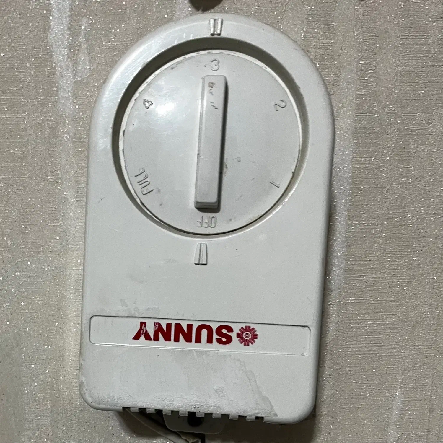 پنکه سقفی سونی|پنکه و تصفیه‌کنندهٔ هوا|بندر انزلی, کوی واحدی|دیوار