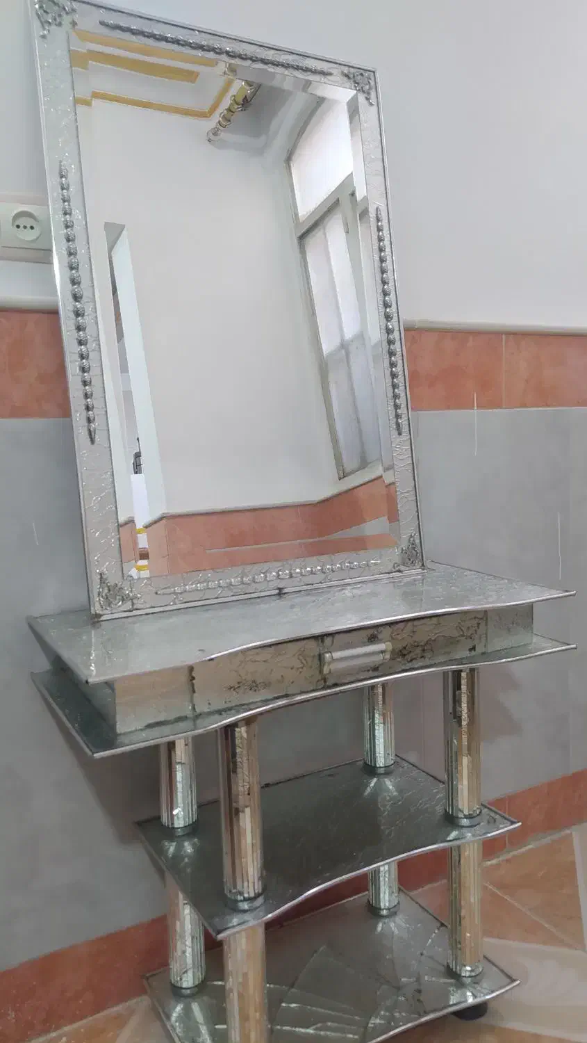 آیینه کنسول|بوفه، ویترین، کنسول|قم, قلعه کامکار|دیوار