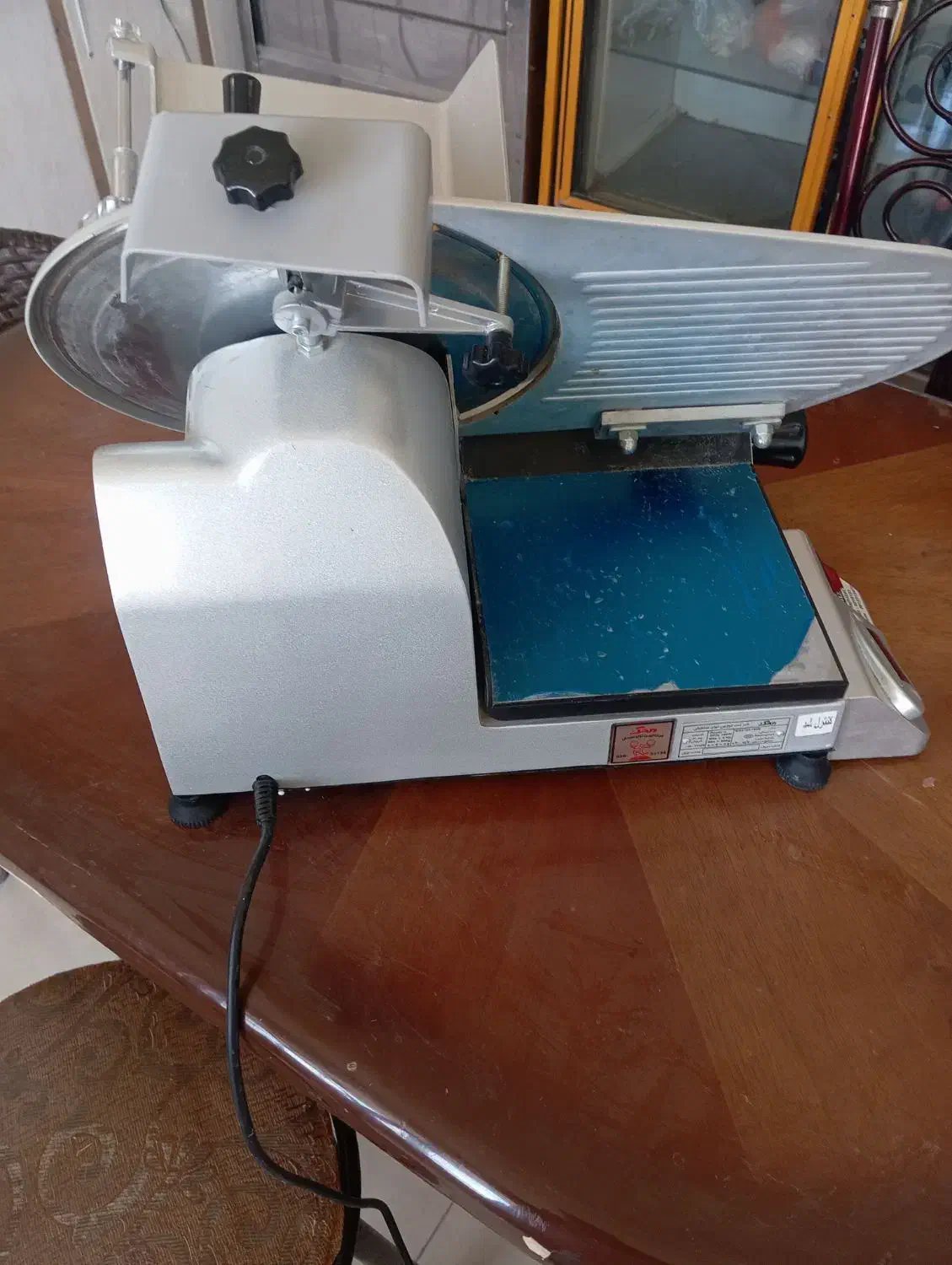 کالباس بر محک ترازو دار|فروشگاه و مغازه|کهیر, |دیوار