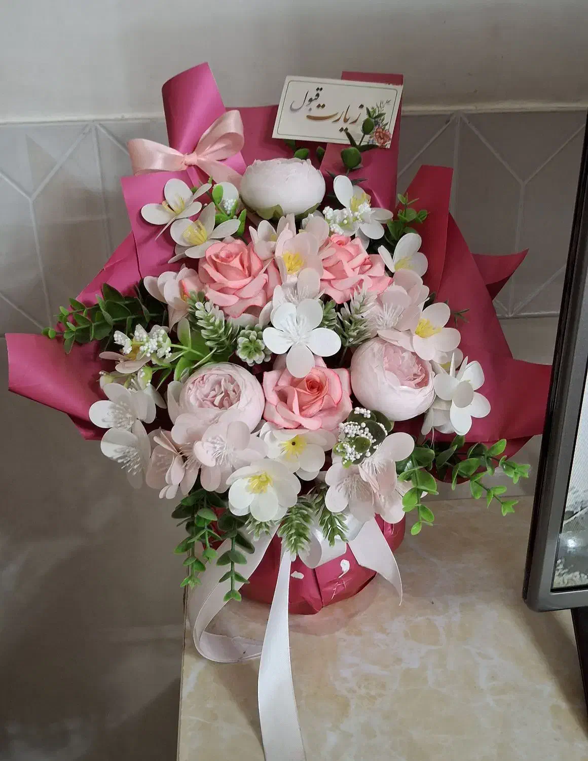 گل صورتی|گل مصنوعی|بروجرد, |دیوار