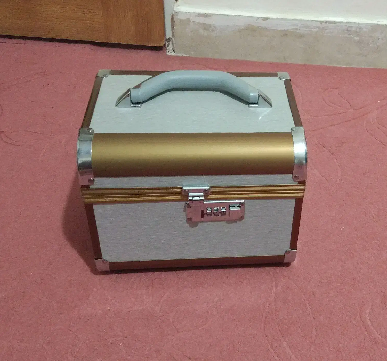 ست چمدان لوازم آرایش نو|کیف، کفش، کمربند|ملارد, |دیوار