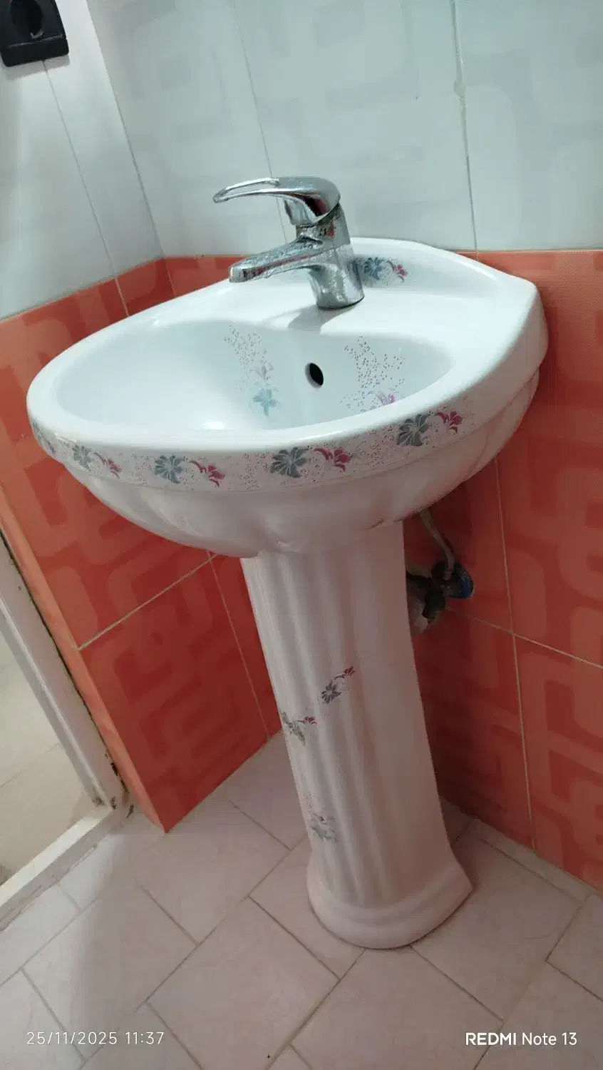 فروش فوری روشویی میزتلویزیون|لوازم سرویس بهداشتی|رشت, ترمینال|دیوار