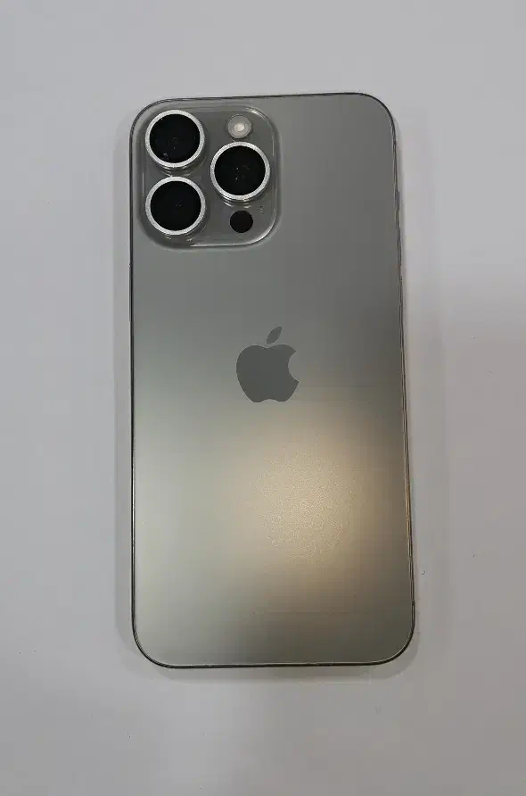 اپل iPhone 15 Pro Max با حافظهٔ ۲۵۶ گیگابایت|موبایل|اقلید, |دیوار
