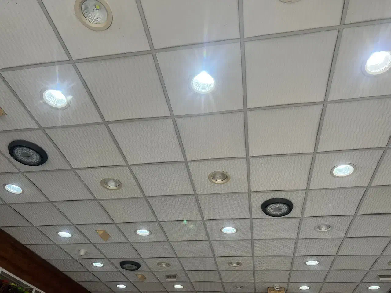 آرم استرانگ(سقف ) لامپهای توکار مغازه|فروشگاه و مغازه|رودبار, |دیوار