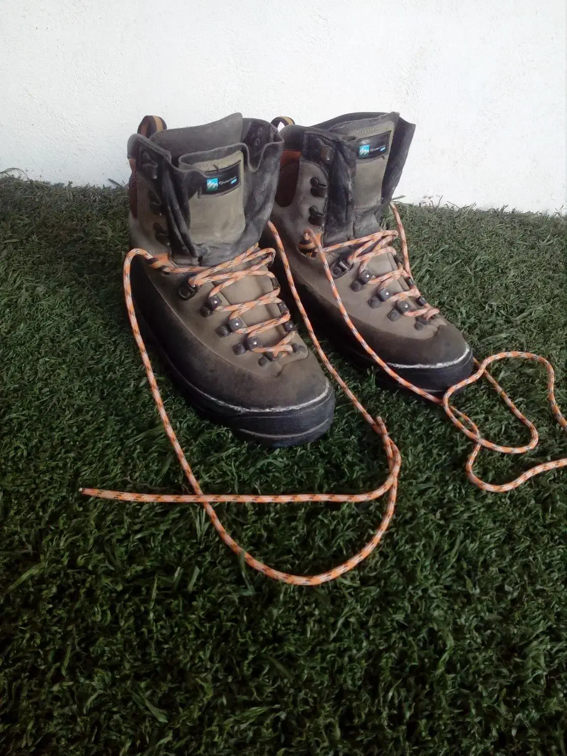 کفش کوهستانی|کیف، کفش، کمربند|گنبد کاووس, |دیوار