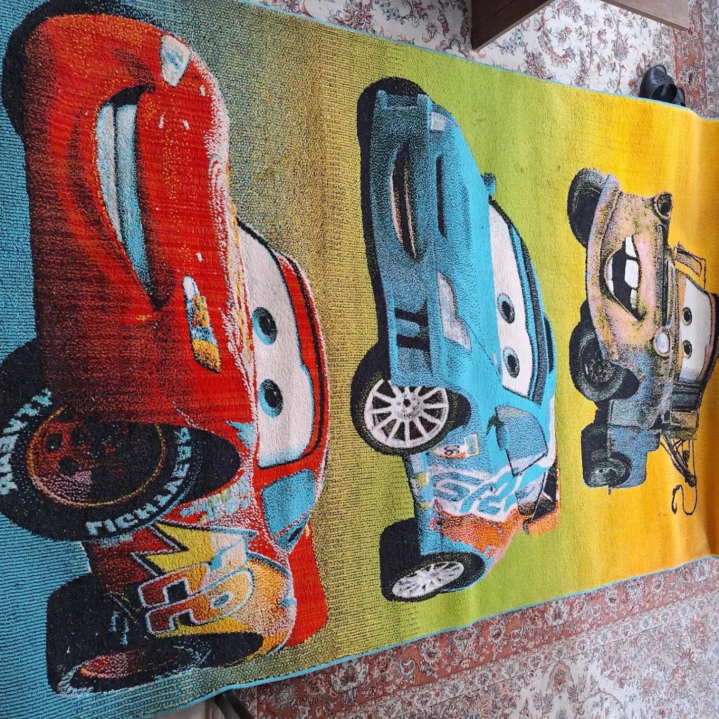 قالیچه اتاق کودک|فرش|بندر انزلی, آذربایجان|دیوار