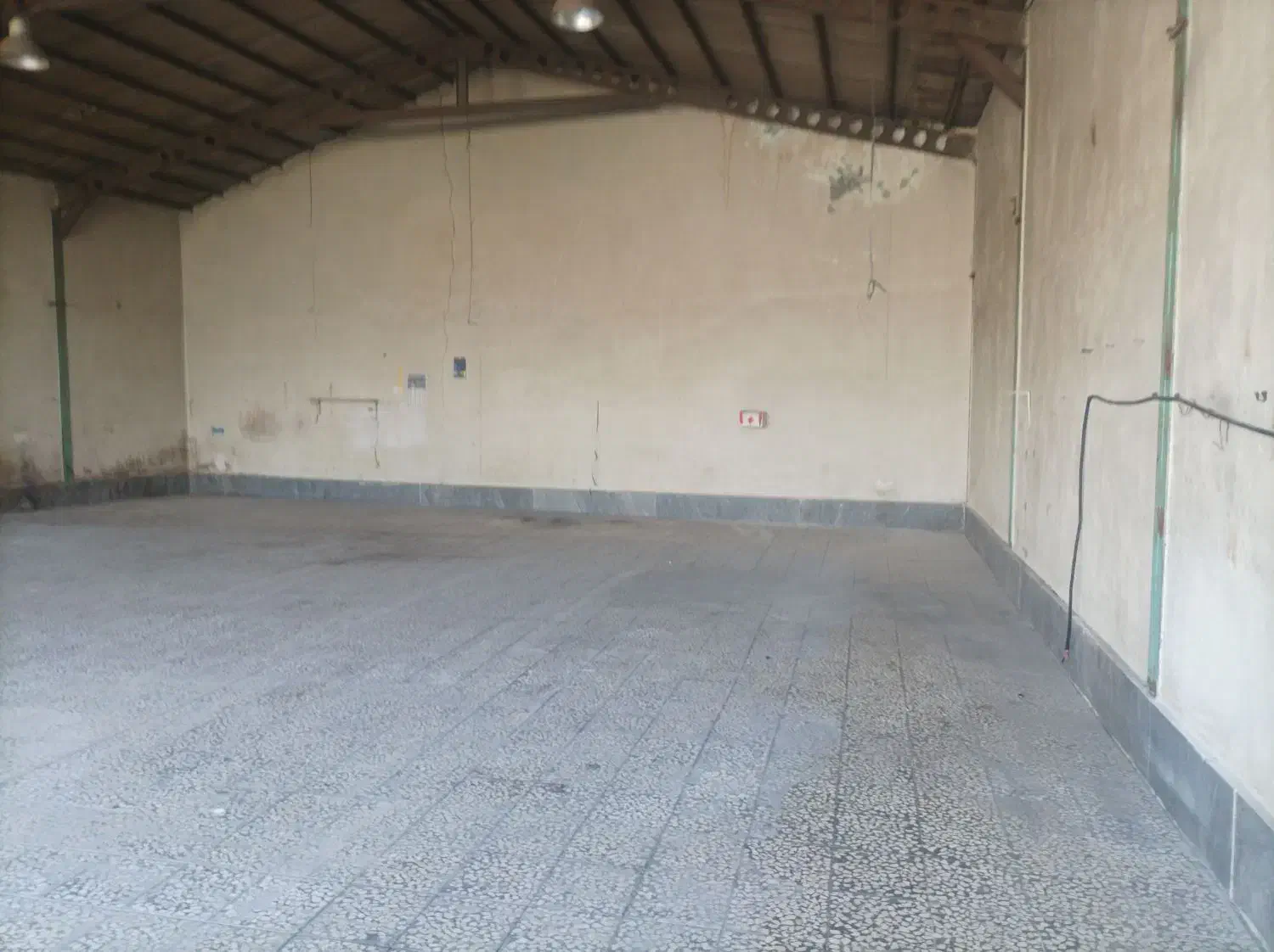 سالن‌450کف‌موزاییک‌باحیاط‌کوی‌صنعتی‌لاهیجان|اجارهٔ دفتر صنعتی، کشاورزی، تجاری|خسروشاه, |دیوار