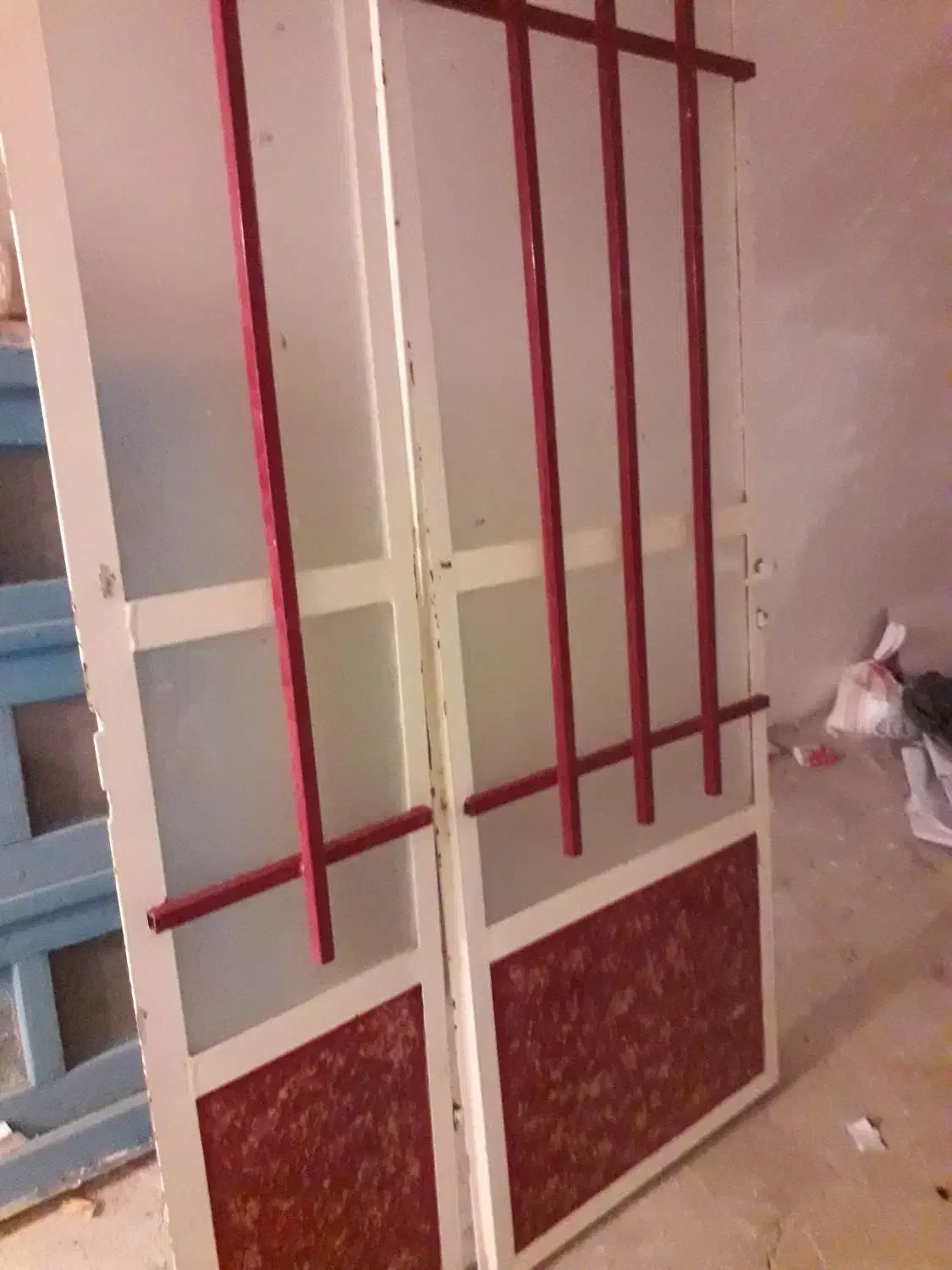 در اهنی سالم قفل شیشه داره برای در ورودی مناسب|مصالح و تجهیزات ساختمان|شاهنجرین, |دیوار