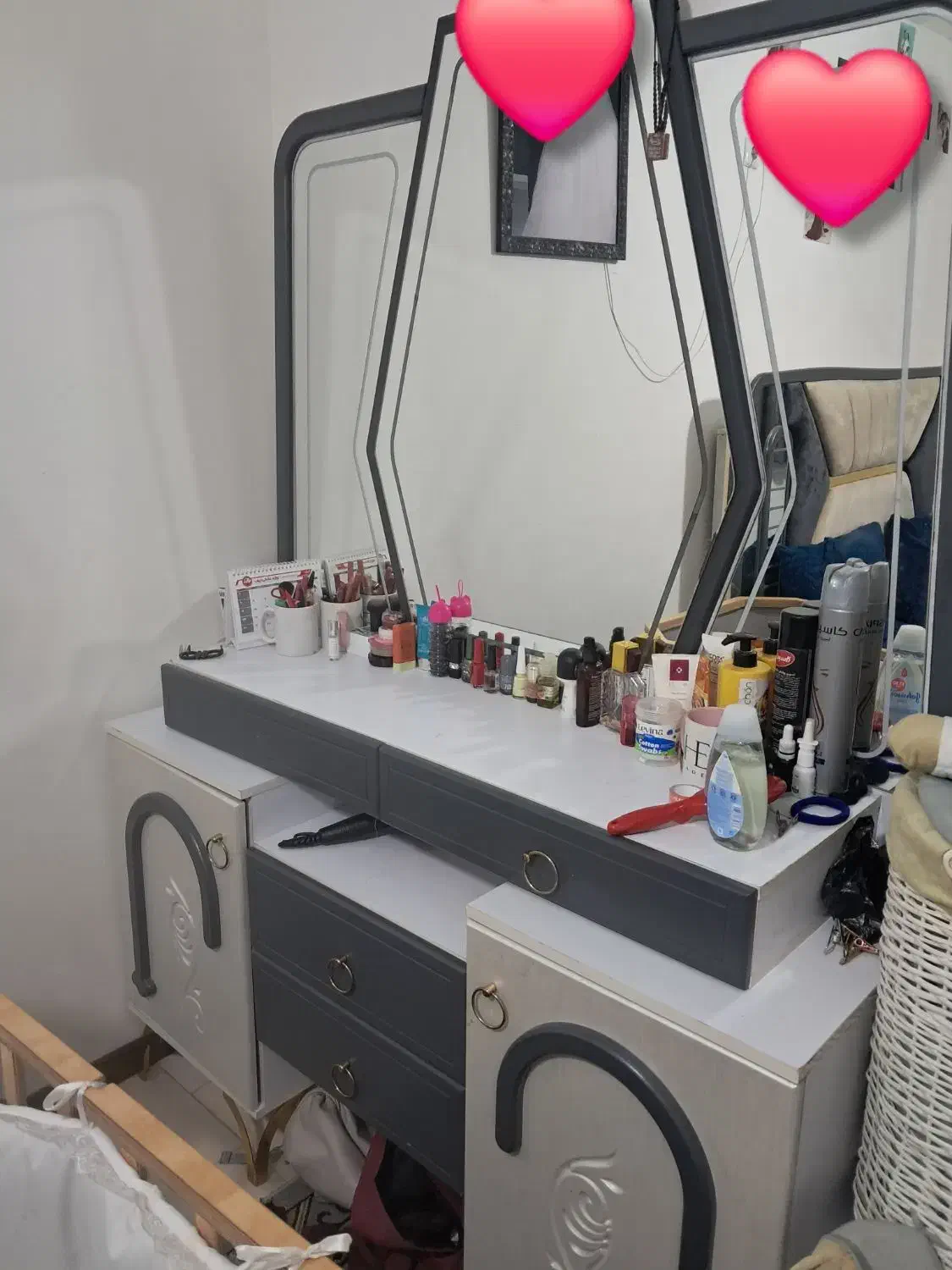 تخت خواب دو نفره و میز ارایشی|تخت و سرویس خواب|بندرعباس, |دیوار