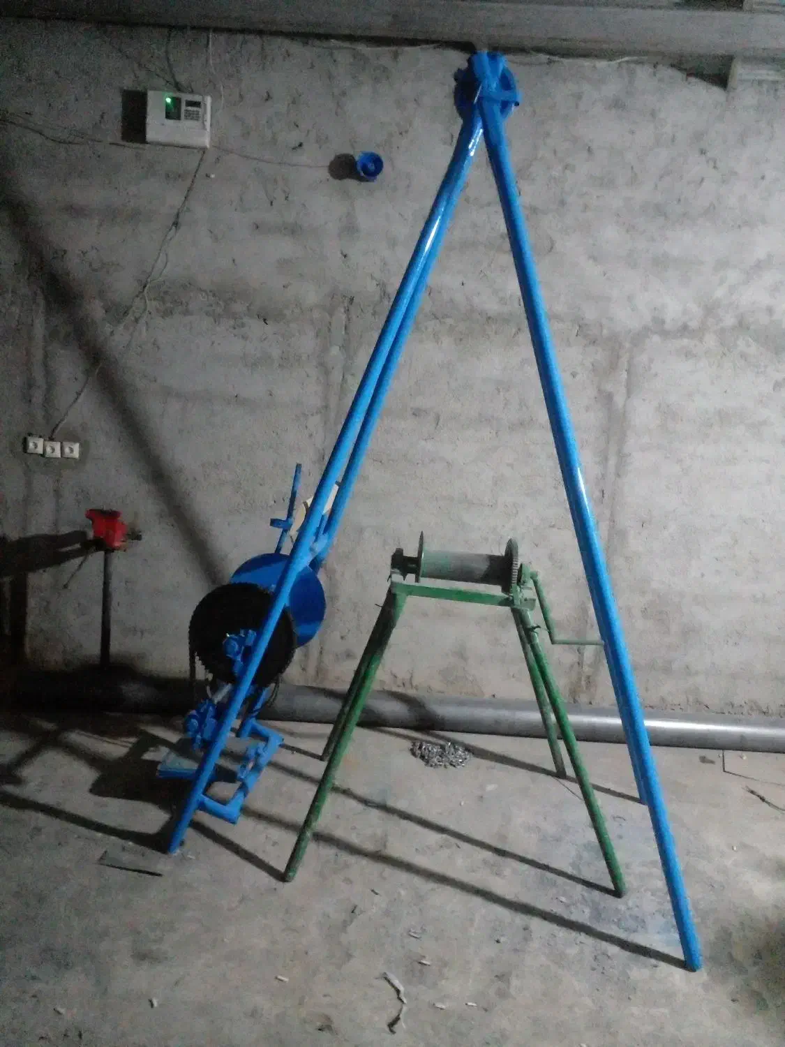 ساخت وتعمیر بالابرهای حفر چاه(گلکش)|ماشین‌آلات صنعتی|اصفهان, درب کوشک|دیوار