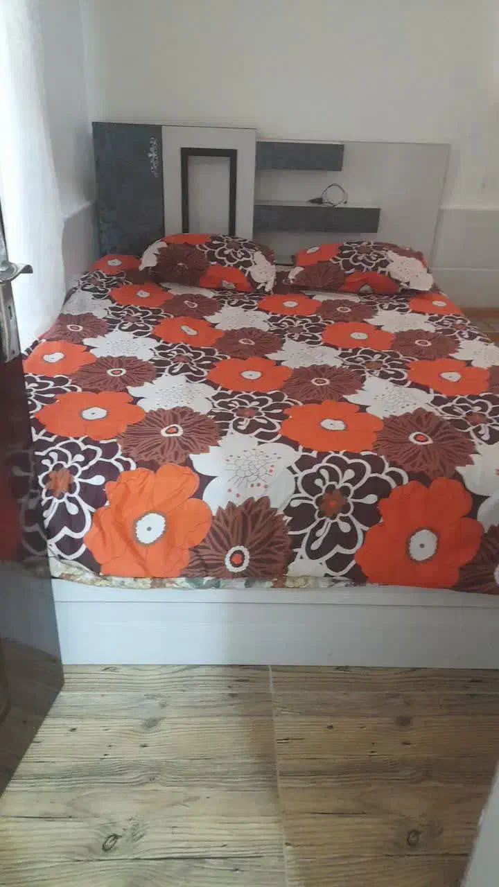 تخت|تخت و سرویس خواب|طبس, |دیوار