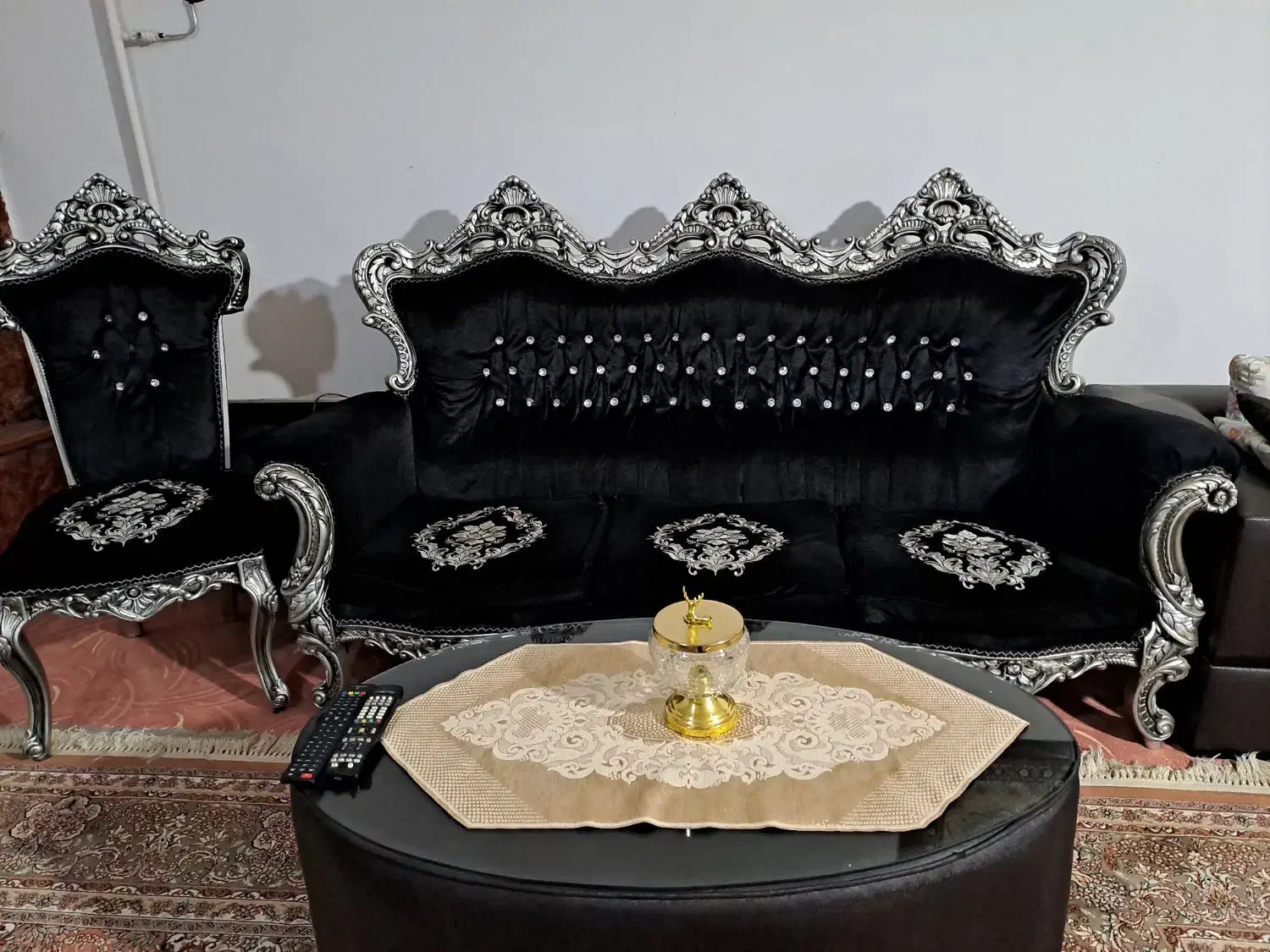 مبل سلطنتی مشکی با چوب طوسی|مبلمان خانگی و میز عسلی|مهاباد (آذربایجان غربی), |دیوار