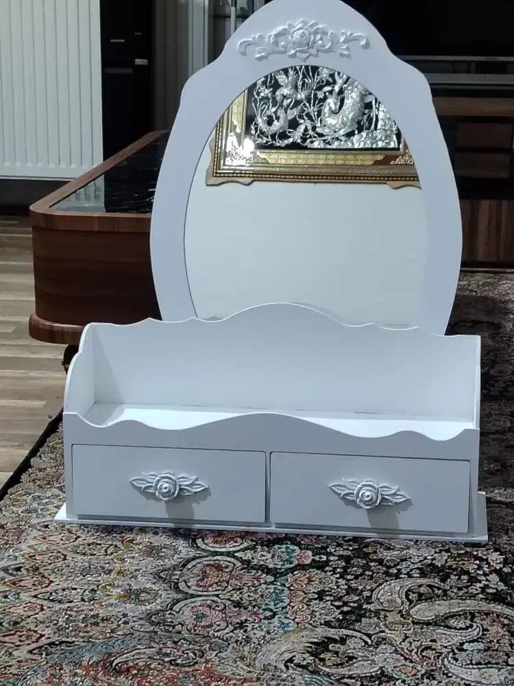 آینه|آینه|نجف‌آباد, قدس|دیوار