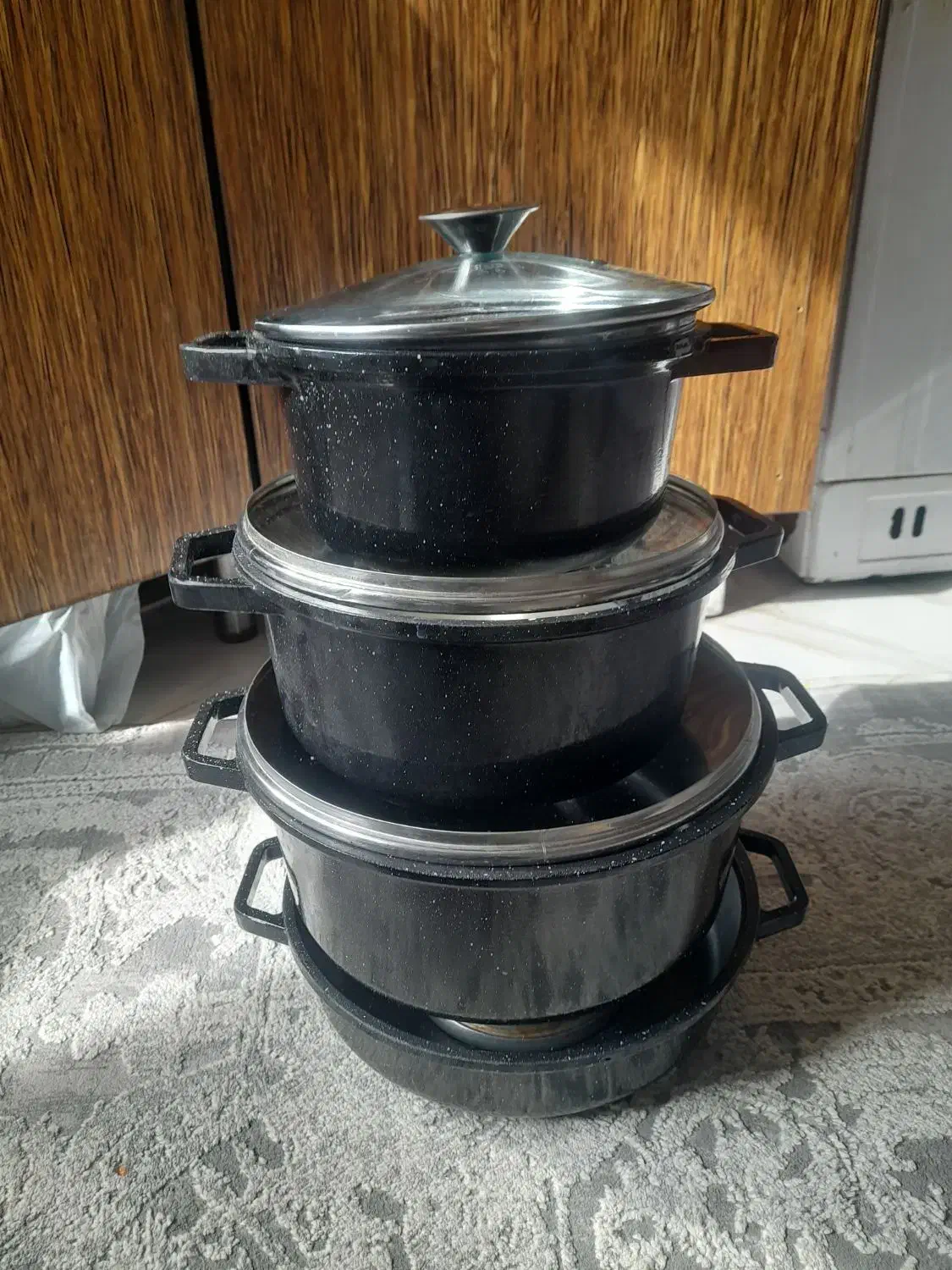 قابلمه  نونو دو میلیون پنصد|ظروف پخت‌وپز|بومهن, |دیوار