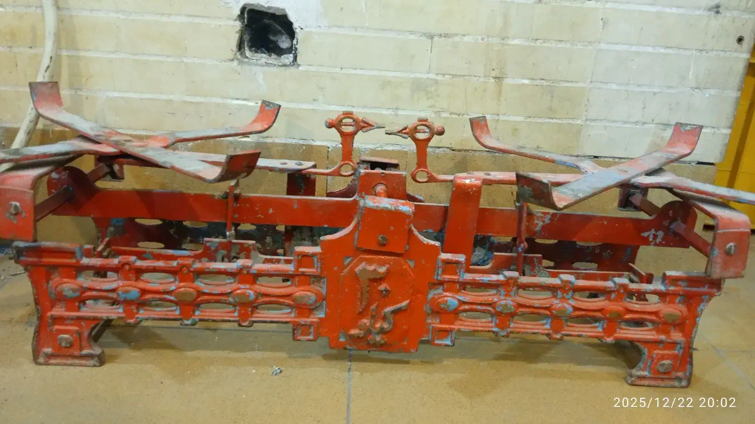 ترازوی سی کیلویی|کلکسیون اشیاء عتیقه|شهرکرد, |دیوار