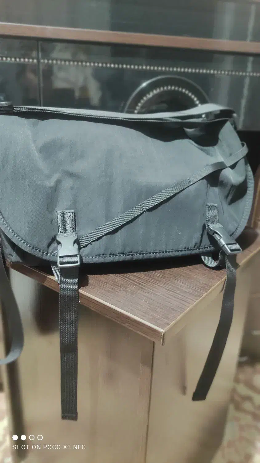 کیف و کفش|کیف، کفش، کمربند|رشت, منظریه|دیوار