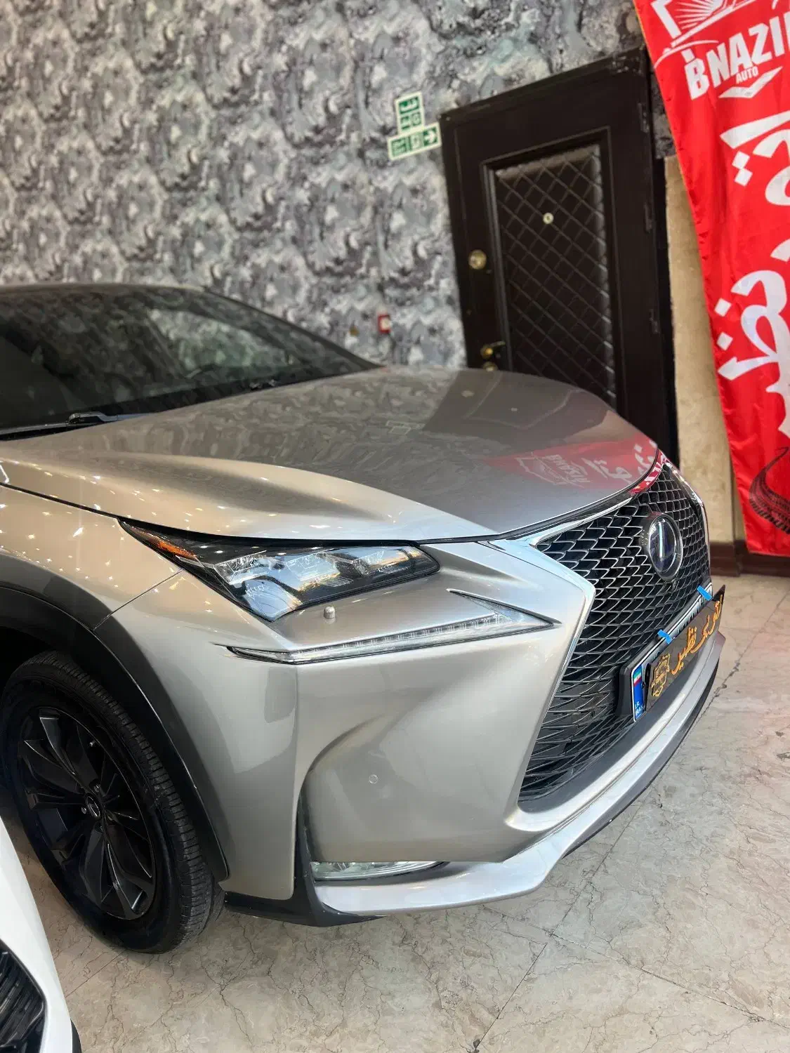 لکسوس 300 NXهیبرید مدل2017 تیتانیوم نقد و اقساط|خودرو سواری و وانت|تهران, گلستان (شهرک راه آهن)|دیوار