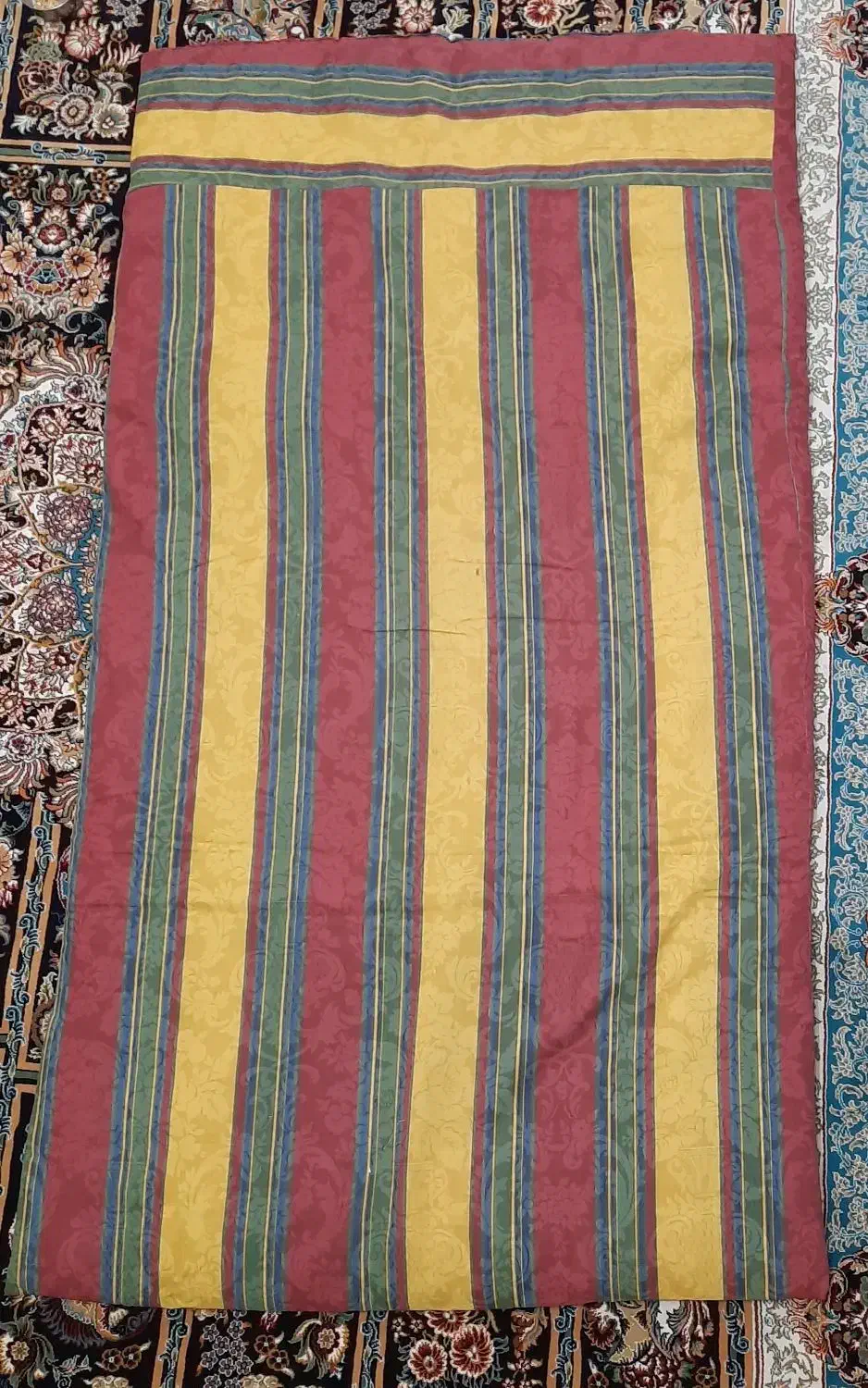 رختخواب|رختخواب، بالش، پتو|رشت, گلزاران|دیوار