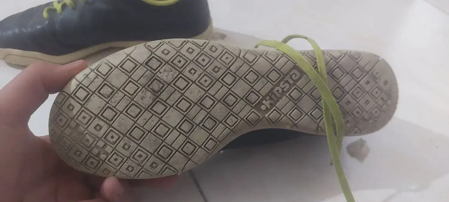 کفش ورزشی سالن|کیف، کفش، کمربند|دماوند, گیلاوند|دیوار