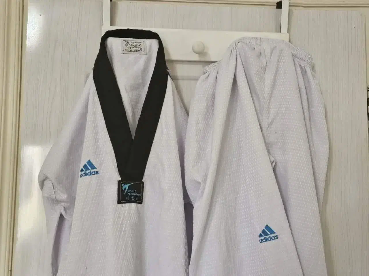 چند  لباس تکواندو  نو و کم کارکرد نوجوان تا متوسط|لباس|بابل, |دیوار