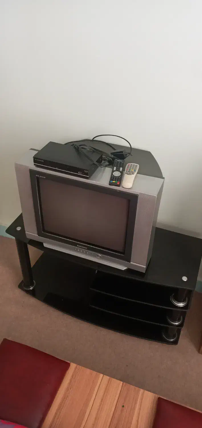 تلویزیون و زیر تلویزیون و گیرنده دیجیتال با کنترل|تلویزیون و پروژکتور|اهواز, کوی باهنر|دیوار