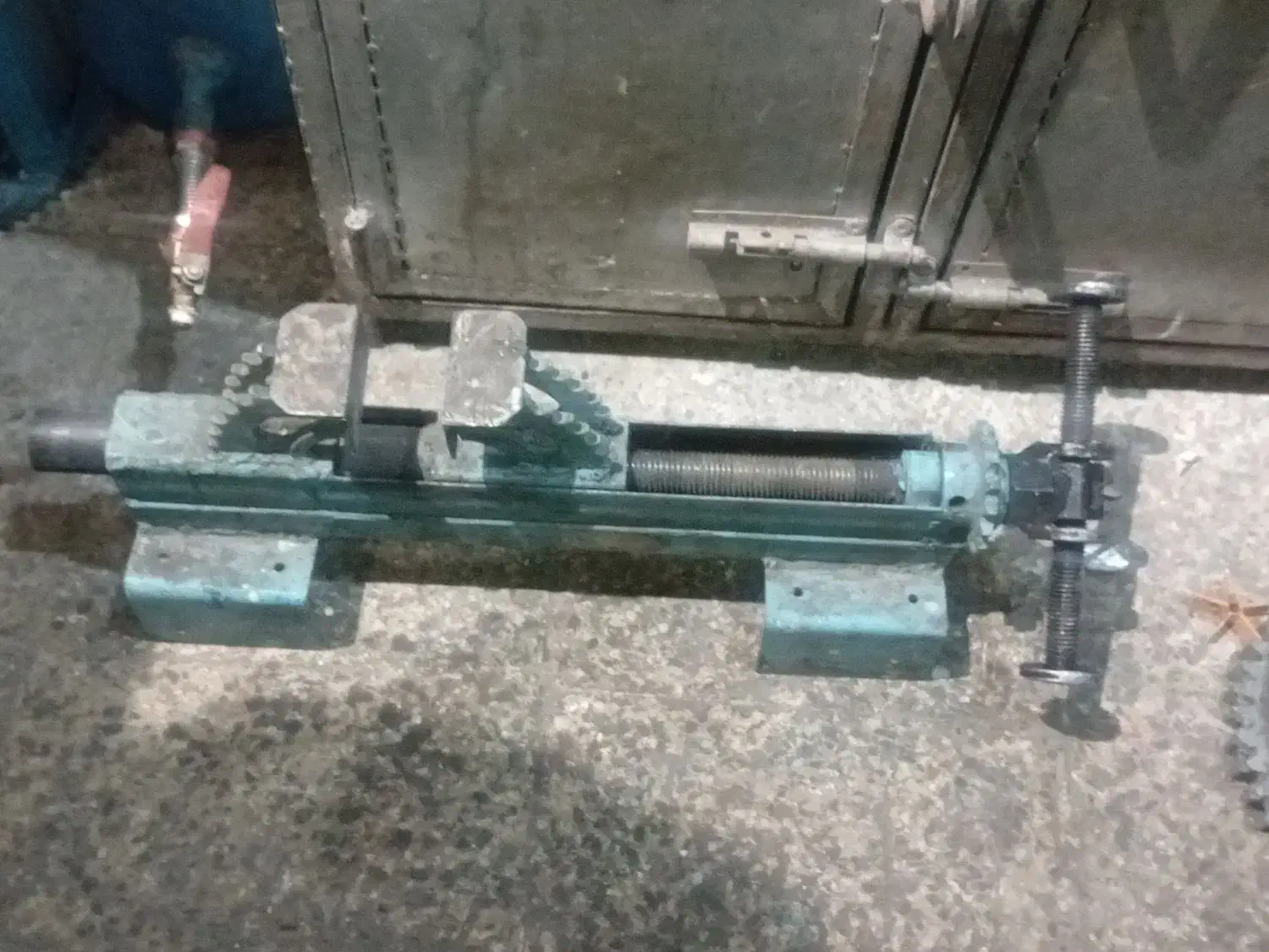 گیره رو میزی دست ساز|کلکسیون اشیاء عتیقه|اندیمشک, |دیوار