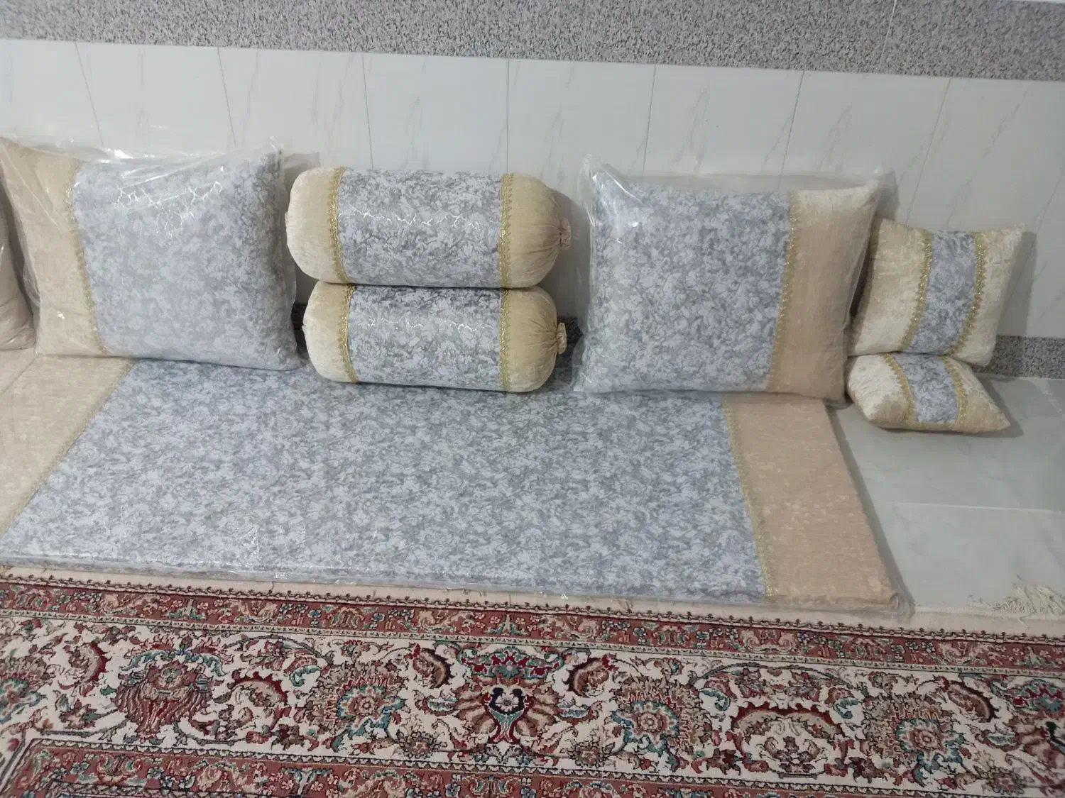 پشتی و سرویس کامل شاه نشین|مبلمان خانگی و میز عسلی|تربت‌حیدریه, جانبازان|دیوار