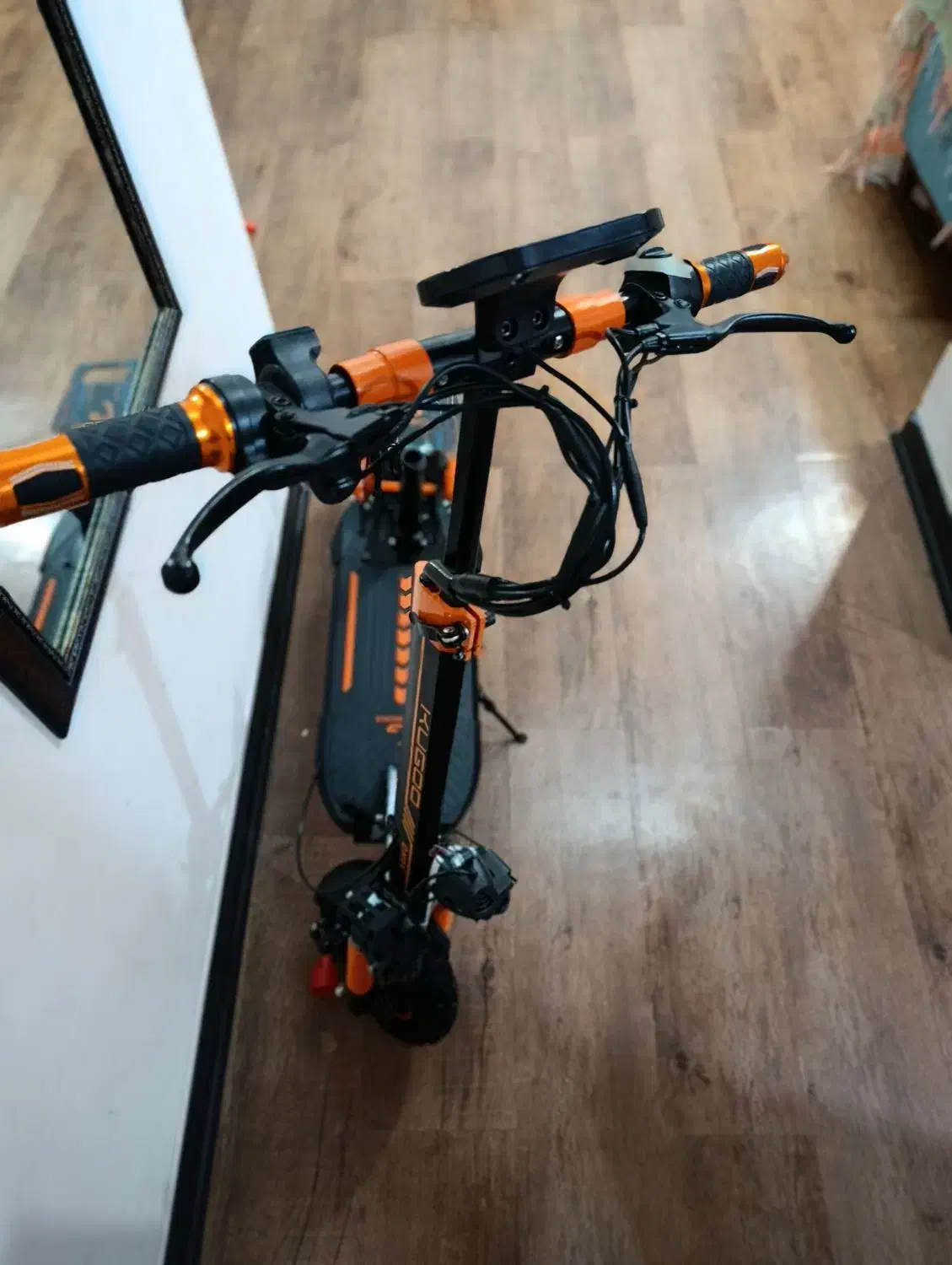 اسکوتر|موتورسیکلت|نی‌ریز, |دیوار