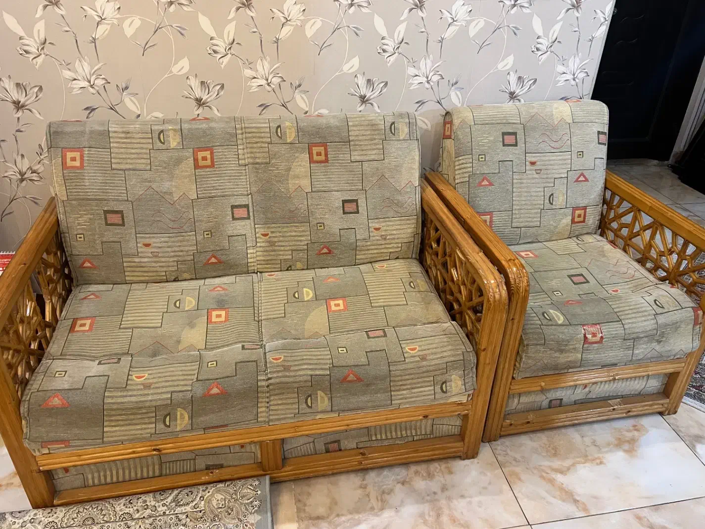 ست ۵ نفره مبل با چوب فوق العاده با کیفیت|مبلمان خانگی و میز عسلی|رشت, معلم|دیوار