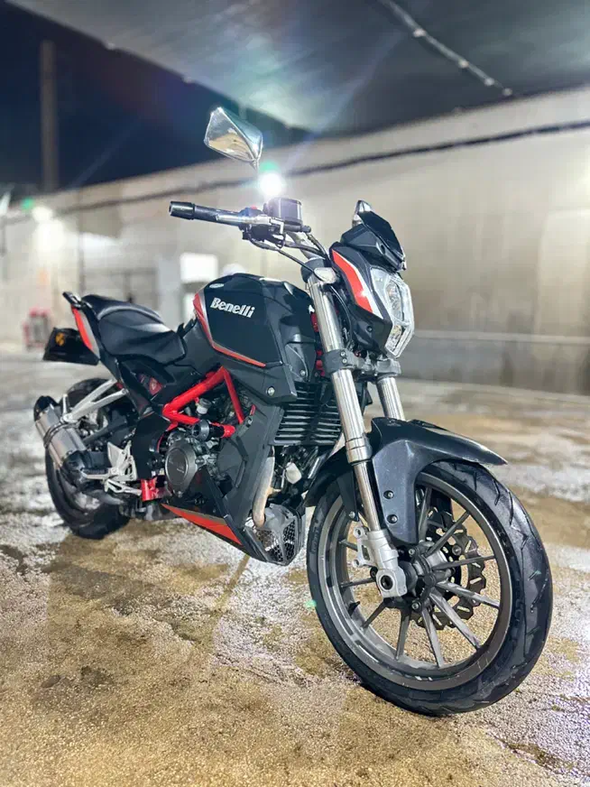 بنلی ۲۵۰|موتورسیکلت|شیراز, محراب|دیوار