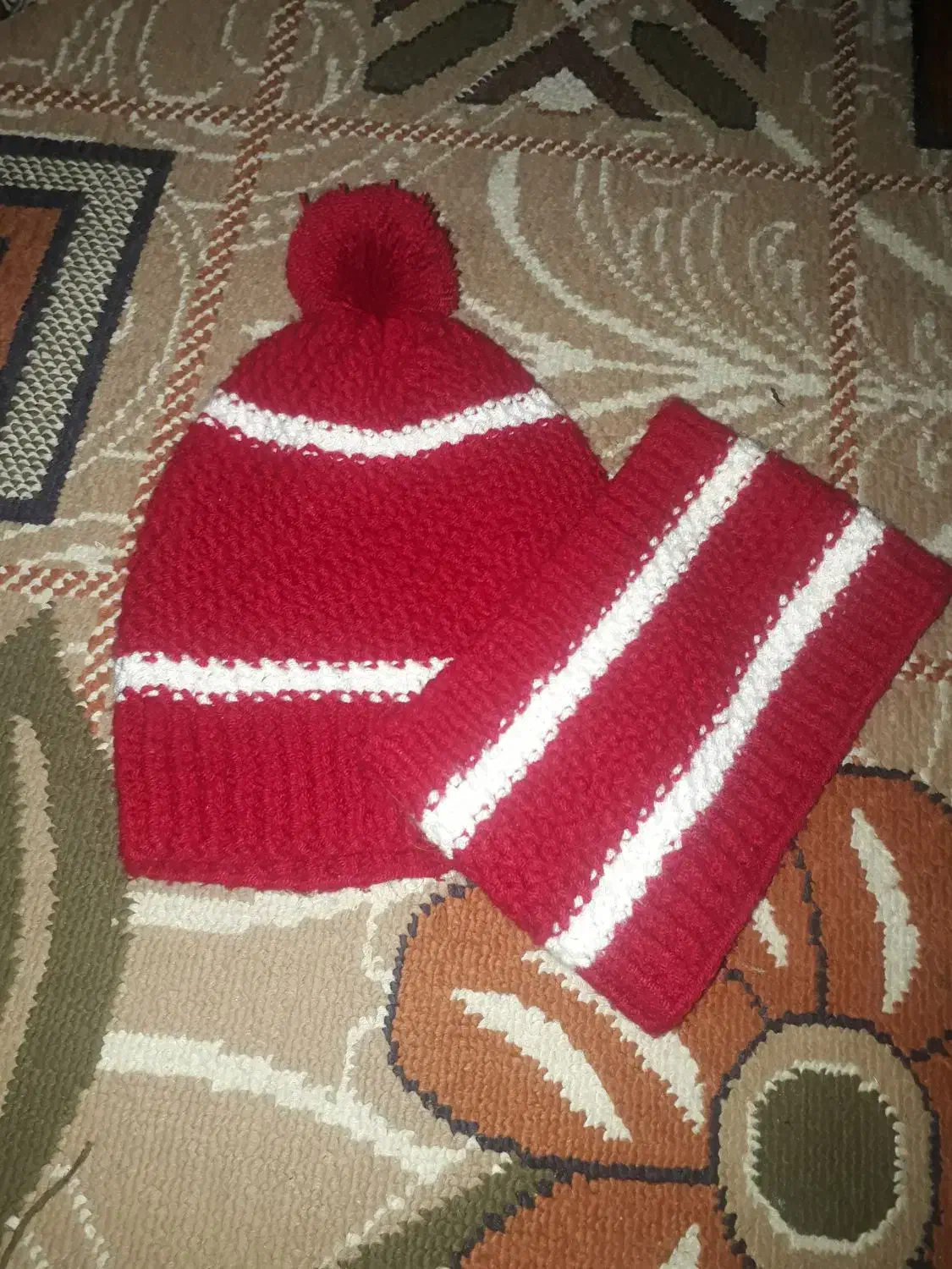 بیلر و کلاه و شال گردن دست بافت|لباس|نیشابور, مازول|دیوار