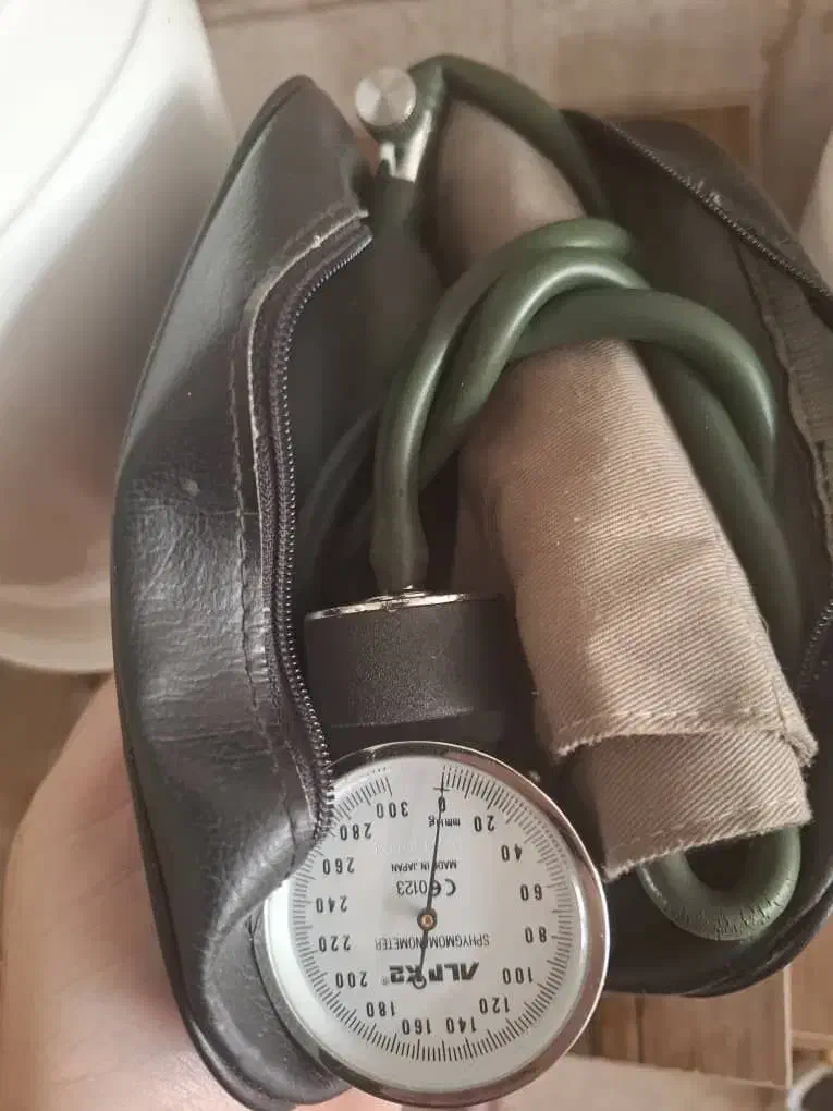 تشک دونفره ودستگاه فشارسنج وقند|آرایشی، بهداشتی، درمانی|قم, نیروگاه|دیوار