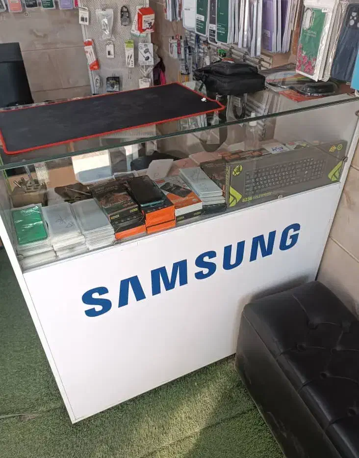 فروش یکجا لوازم جانبی موبایل و ویترین  غیره|لوازم جانبی موبایل و تبلت|زنجان, |دیوار