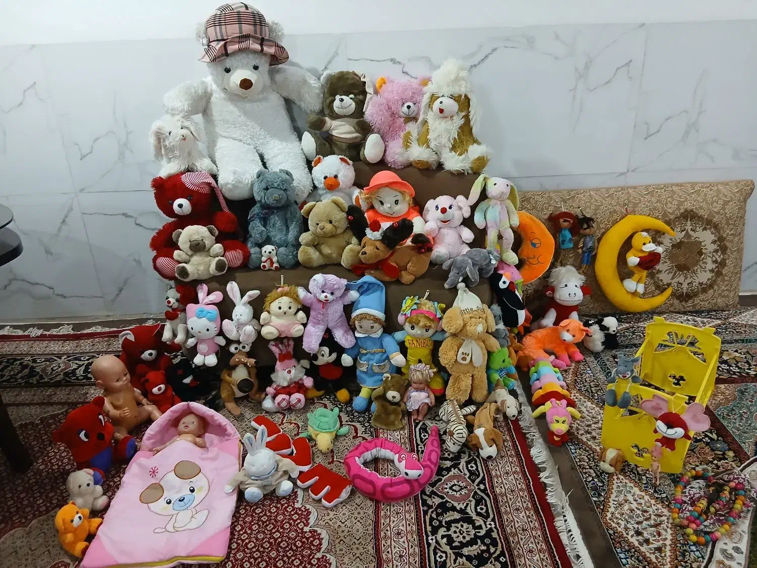 عروسک|اسباب‌بازی بچه|مسجد سلیمان, |دیوار