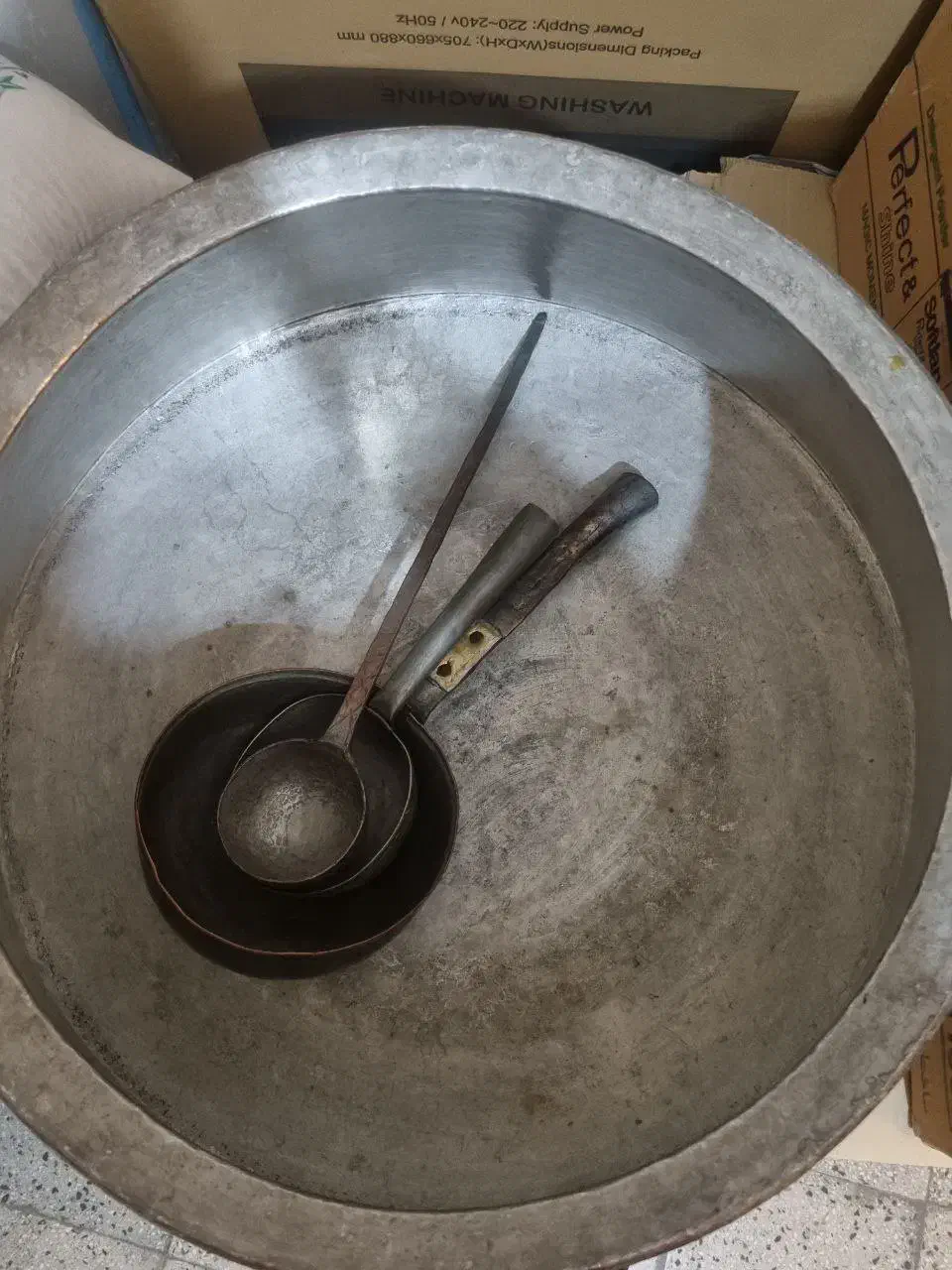 دیگ مسی|کلکسیون اشیاء عتیقه|اراک, |دیوار