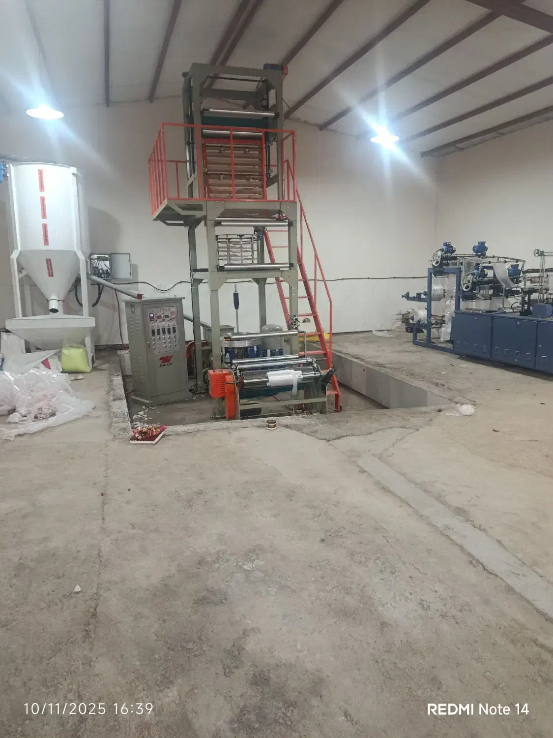 به یک کارگر حرفه ای باحقوق مناسب درکارگاه تولید|استخدام بازاریابی و فروش|طارم, |دیوار