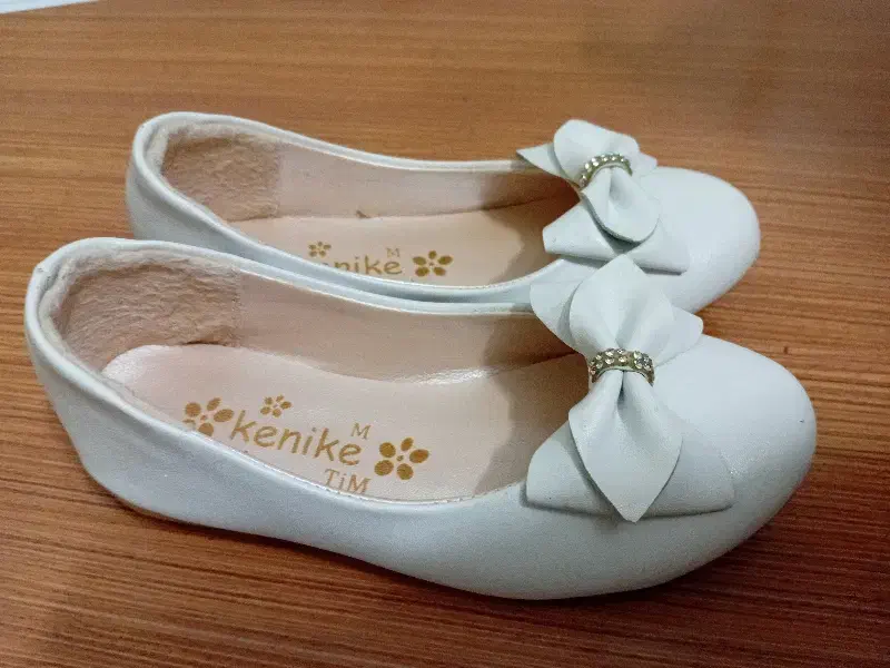 کفش دخترانه ۶۰۰ تومان|کفش و لباس بچه|ورامین, شهرک مدرس|دیوار