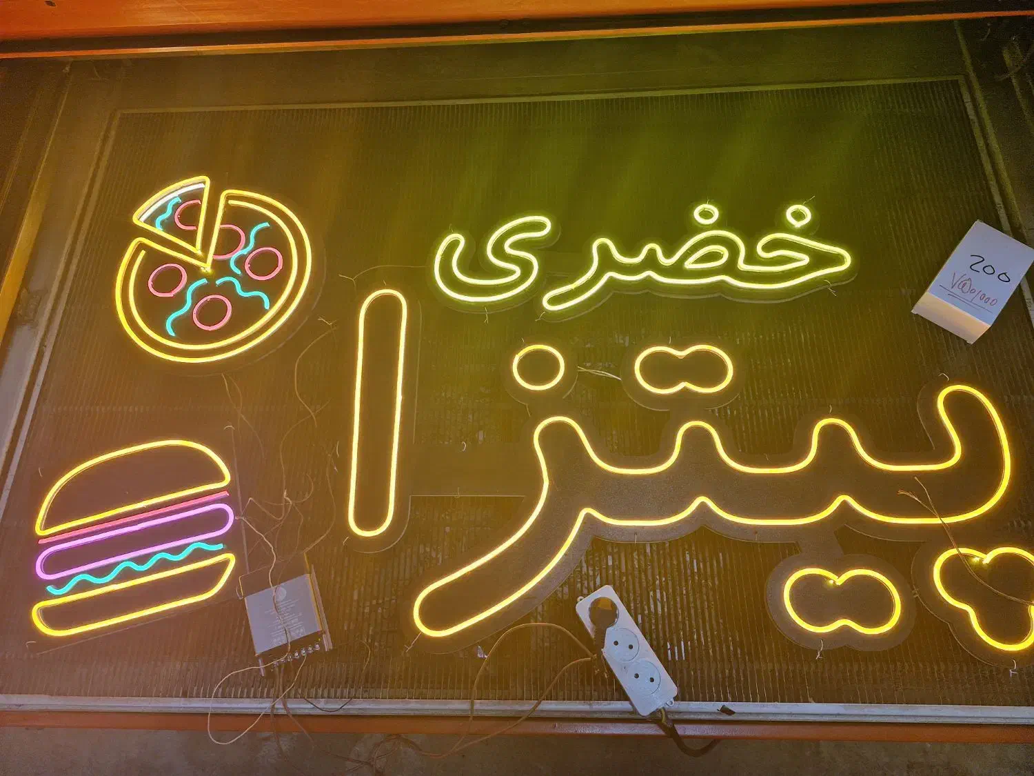 تعمیر تابلو چلنیوم و لایت باکس و نیون سیلیکونی|خدمات پیشه و مهارت|تبریز, |دیوار