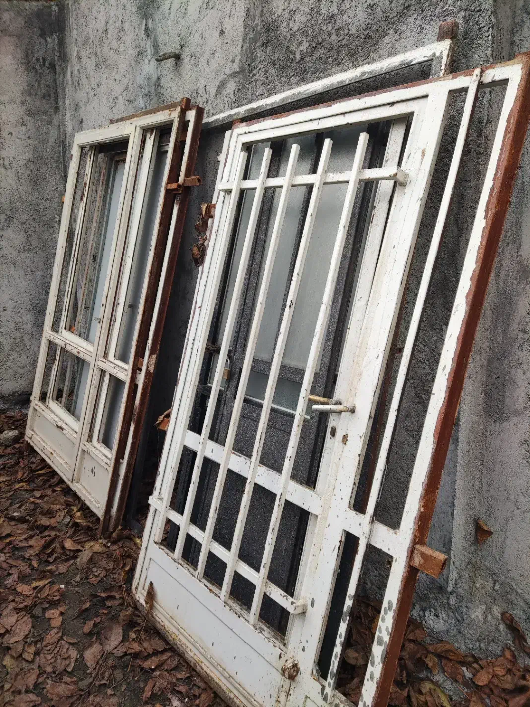 درب و پنجره و حفاظ آهنی بسیار مقاوم و سالم|مصالح و تجهیزات ساختمان|دالخانی, |دیوار