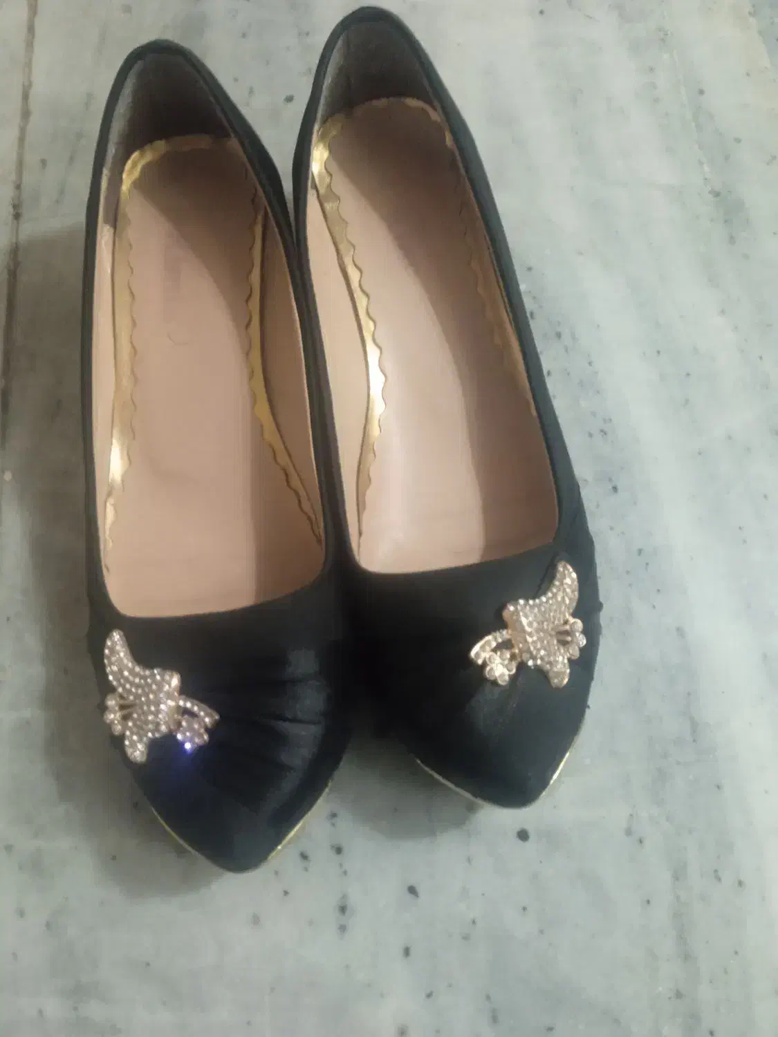 مقدار زیادی لباس درحدنو|لباس|اصفهان, بابوکان جنوبی|دیوار