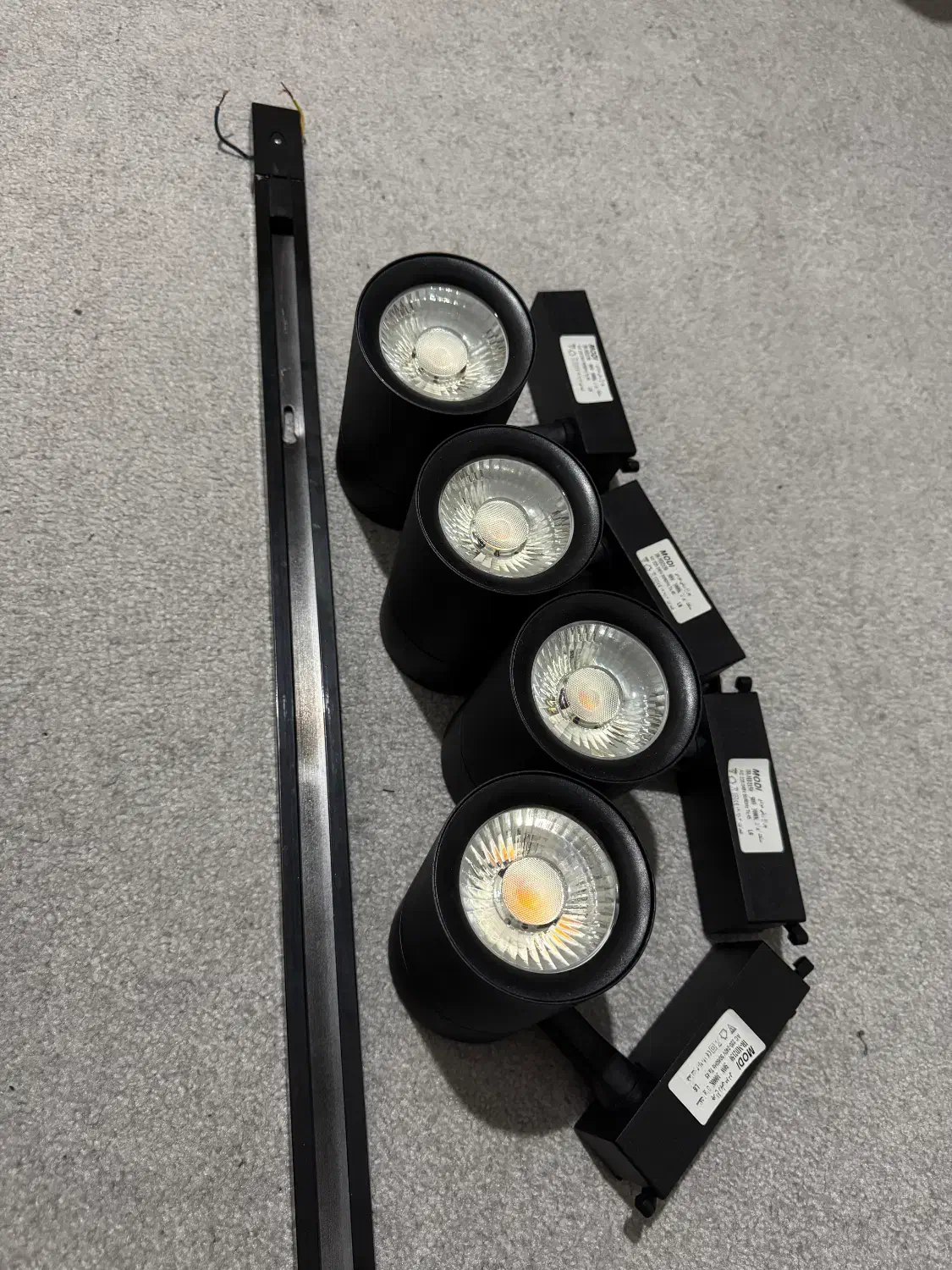 فروش مانکن بچه‌گانه،چراغ ریلی و تابلو مغازه|فروشگاه و مغازه|ری, هاشم‌آباد|دیوار