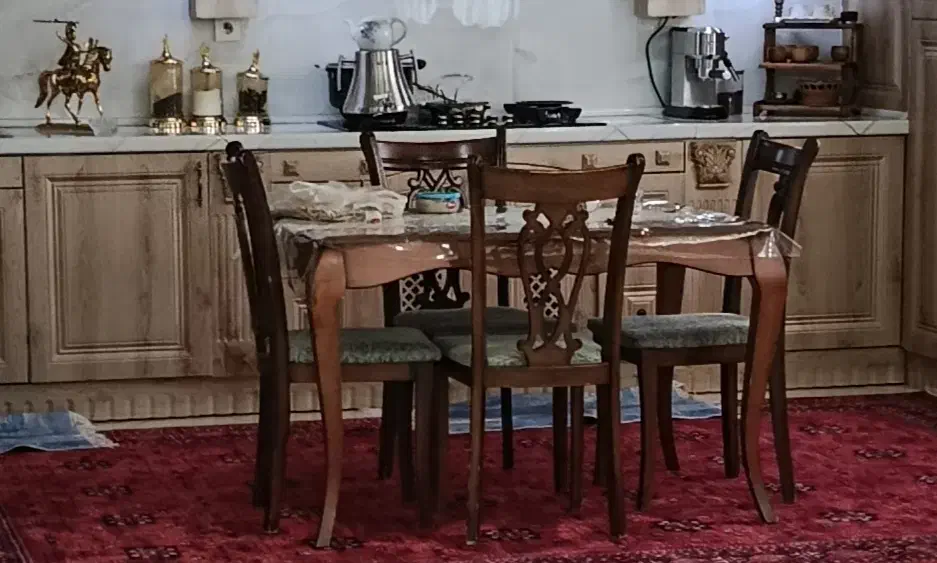 میز غذا خوری  چهار نفره وآینه کنسول|میز و صندلی غذاخوری|اراک, |دیوار