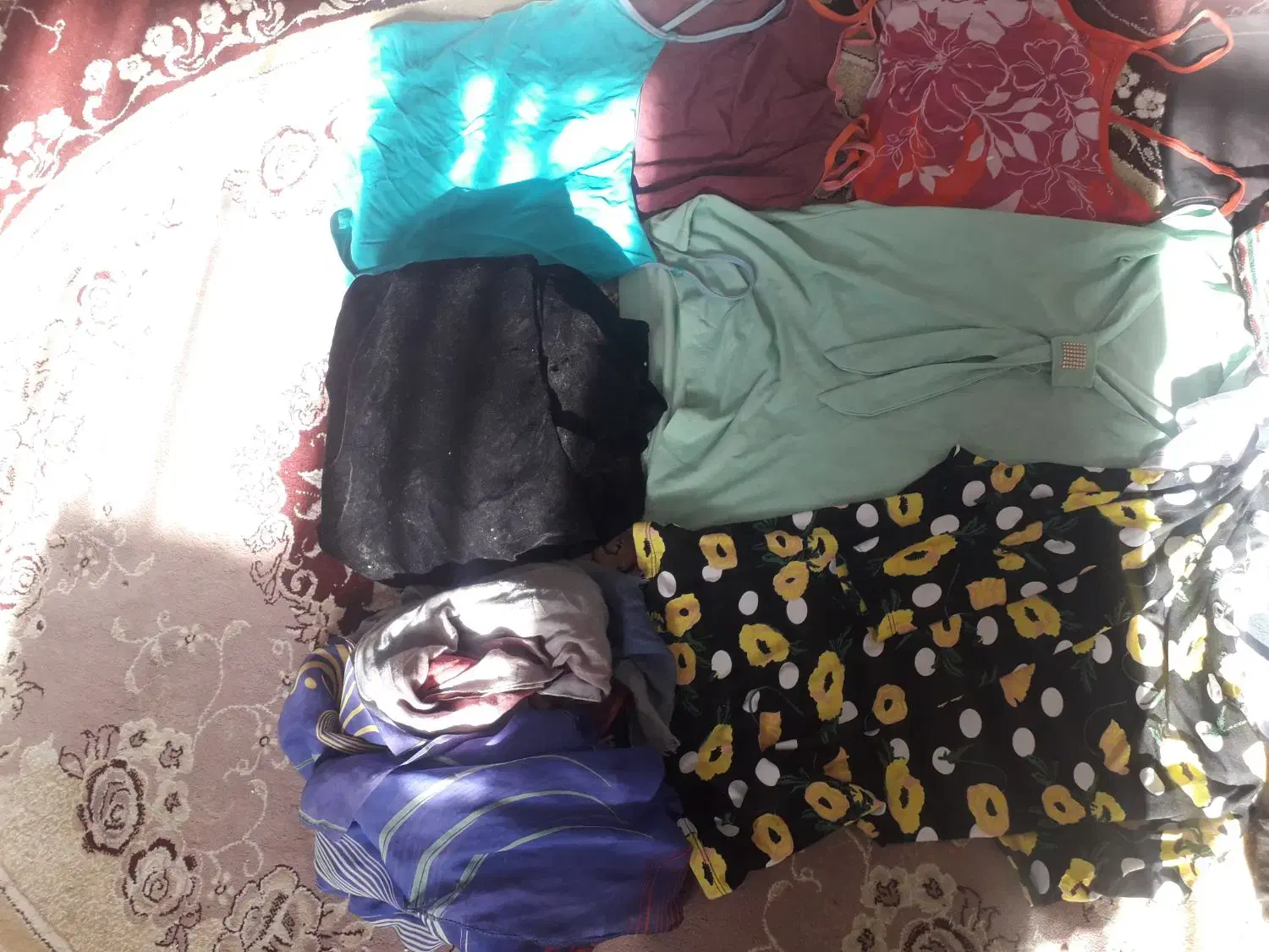 لباس زنانه|لباس|خوسف, |دیوار