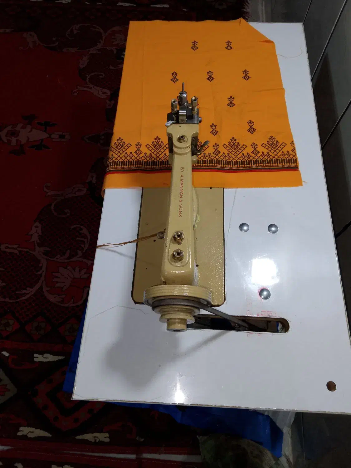 چرخ کشوک دوزی نوع|چرخ خیاطی و ریسندگی|سیب و سوران, |دیوار