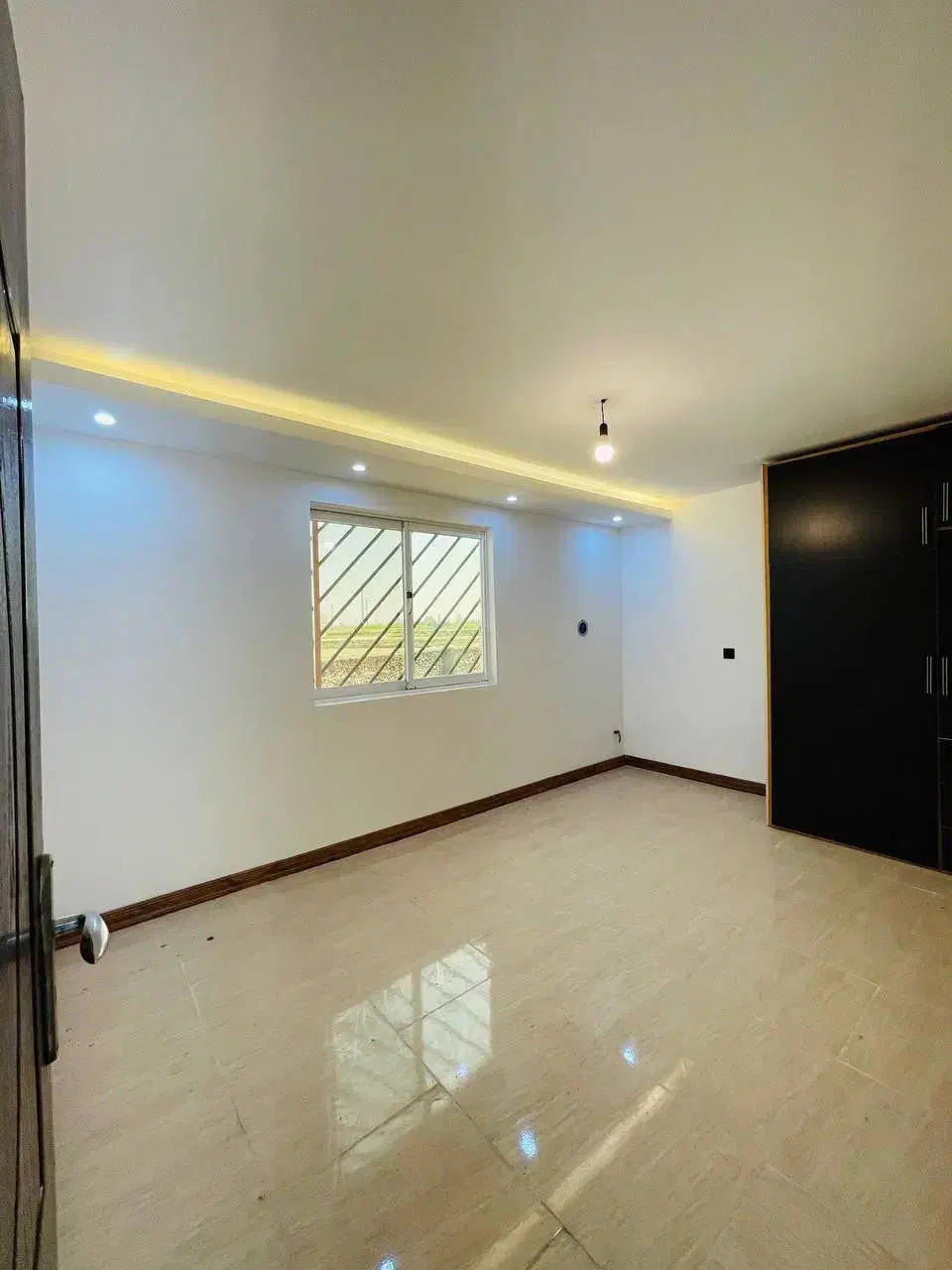 ویلاباغ(۲۵۰)شهرکی/سندتکبرگ باکنتور/درختان چندساله|فروش خانه و ویلا|چمستان, |دیوار